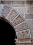 Façade portal, archivolt voussoirs