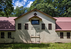 Catskill Game Farm (Catskill, NY) | Giraffe House