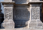 Façade, lower tier, pillar base entrecalle