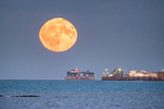 z3123 The Rising Harvest Moon over the Solent