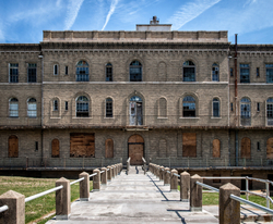 Sydenham/Montebello Hospital (Baltimore, MD) | Entrance Walkway