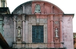 Façade, upper tier