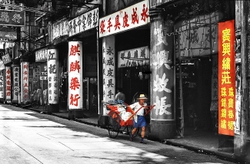 KMUO-86B Rickshaw man in Kowloon - 1980