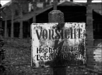 Auschwitz Vorsicht notice bw
