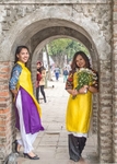 IMG_5009 Girls in traditional costume, Hanoi, Vietnam