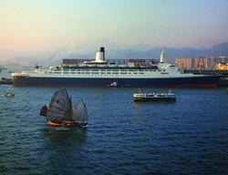 KM-238 QE2 at the Ocean Terminal & Junk - 1974
