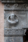 Casa de las Cabecitas, main portal architrave, left roundel head