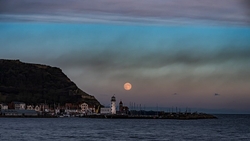 Moon ove Scarborough.