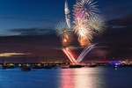 z2242 Cowes Fireworks