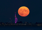 Moonrise by Spinnaker Tower - D75_1439b