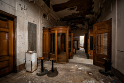 B'Nai Jeshurun Synagogue/Hopewell Baptist Church | Entryway