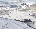 Parkhouse Hill and Chrome Hill from Axe Edge (2)