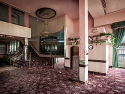 Fallside Hotel (Niagara Falls, NY) | Circle Stairway