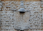 Casa de Montejo, façade, second story relief with escutcheon