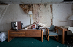 Fallside Hotel (Niagara Falls, NY) | Wilting Wallpaper