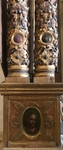 Santa María, nave Nuestra Señora del Rosario altar, columns & base