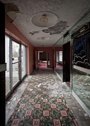 Fallside Hotel (Niagara Falls, NY) | Misty's Lounge Lobby