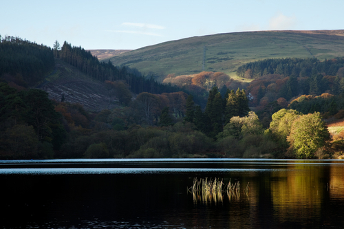 The Injebreck reservior and the Northern end of the West Baldwin are quickly cast in the shadow of Colden as the Autu…