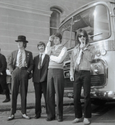 Beatles Full Bus