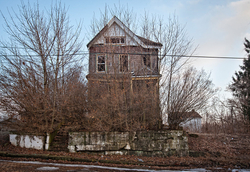 Abandoned Western Pennsylvania Home | Looming Ruins