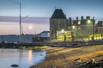 ab477 The Royal Yacht Squadron at dawn