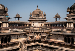 Abandoned Jahangir Mahal Palace, Orchha India | Lovely Symmetry