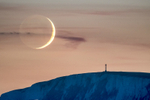 z3257 The Setting Moon over Tennyson Down