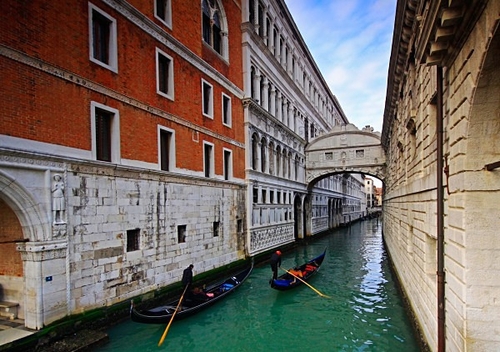 [size=11][b]The Bridge of Sighs, Venice, Italy[/b][/size]
