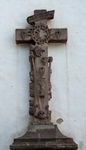 Façade wall cross