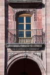 Casa del Mayorazgo de Canal, E façade arch & window balcony