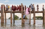 Wedding photos on U-Bein bridge