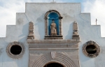 San Ignacio, façade portal, cornice finials & oculi
