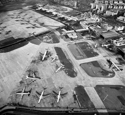 KMBW-170 Kai Tak airport - 1982