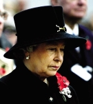 E-69 Q Eliz grieving-3