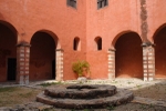 San Francisco, small cloister & well