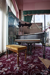 Fallside Hotel (Niagara Falls, NY) | Symphony Piano