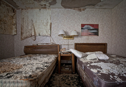 Fallside Hotel (Niagara Falls, NY) | Winking