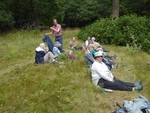 065 Regroup for lunch by New Bridge Weir