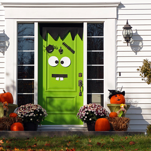 A lively door!