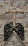 S portal, Calvary Cross