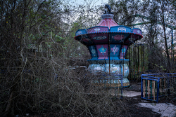 Abandoned Six Flags (New Orleans, LA) | Looney Tunes Paris Ride
