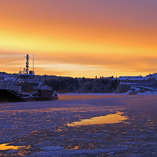 A cable car ferry battles the extra icy conditions along New Brunswick's frozen Kennebecasis.