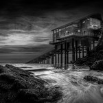 Gold-Print-Dave Bolton-tenby lifeboat house at dawn
