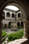 Los Santos Reyes, cloister & well