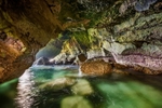 z3933 Watcombe Caves, nr Freshwater Bay