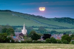 z3907 Moonrise at Dusk over Brading
