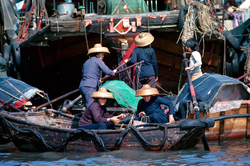 KM-186 Sampans in Aberdeen - 1980