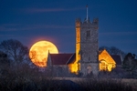 z4430 Moonrise over Godshill