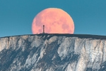 ab645 Moonset at Tennyson monument