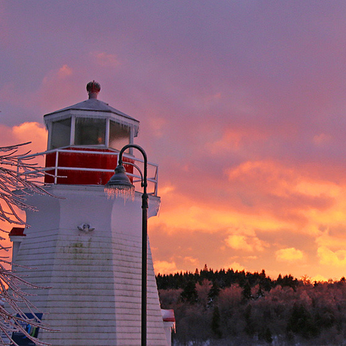 Christmas Eve's sunset produced some incredible reflective light & hues. The faux lighthouse at Renforth Wharf is fea…